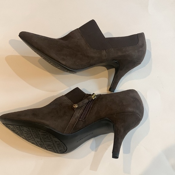 NWOT Ellen Tracy women’s suede ankle boots. Size 7.5. Color:brown - Picture 3 of 6